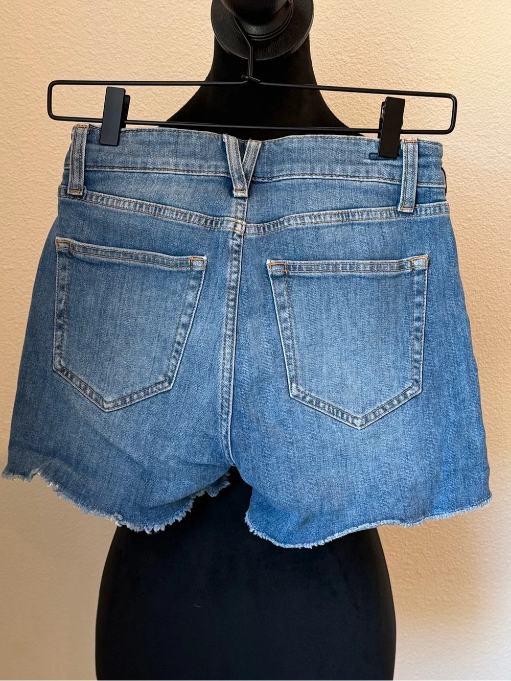 Vineyard Vines Jamie Corded Blue Frayed Hem Denim Shorts Women’s Size 24